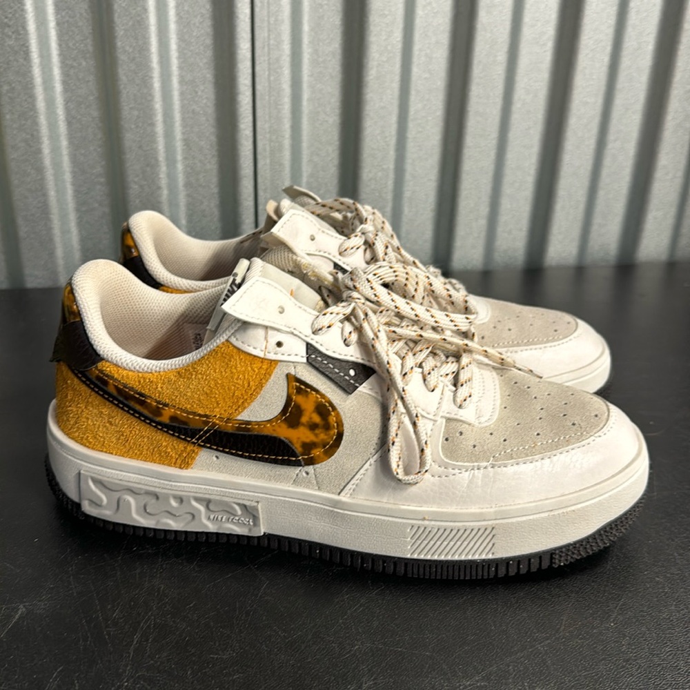 Nike Women's Beige and Orange Sneakers